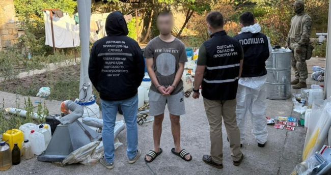 «Наркотики в іграшках»: прикордонники накрили підпільну нарколабораторію та міжнародний канал збуту alfa-PVP (ВІДЕО) «Наркотики в іграшках»: прикордонники накрили підпільну нарколабораторію та міжнародний канал збуту alfa-PVP (ВІДЕО)