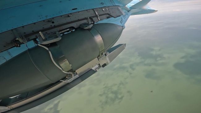 российские летчики уронили еще три авиабомбы на территорию россии и оккупированную часть Донецкой области