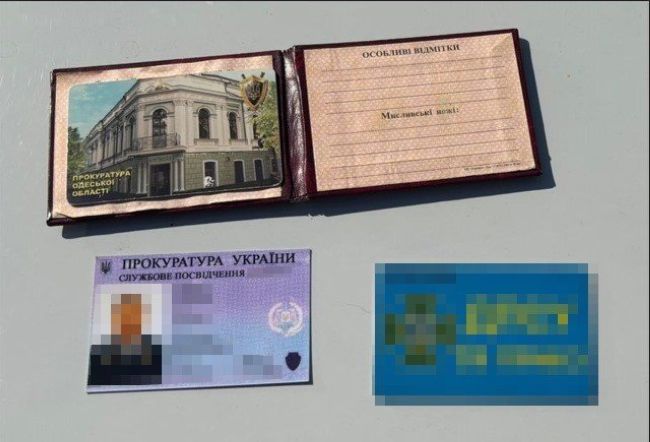 Фальшивий прокурор віз на кордон двох фальшивих понятих
