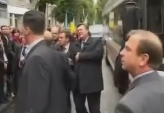 «Яєчний замах» 2004 року