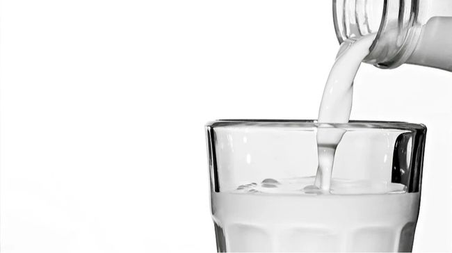 Підприємства працюють на склад: ціни на українське молоко відреагували на падіння попиту