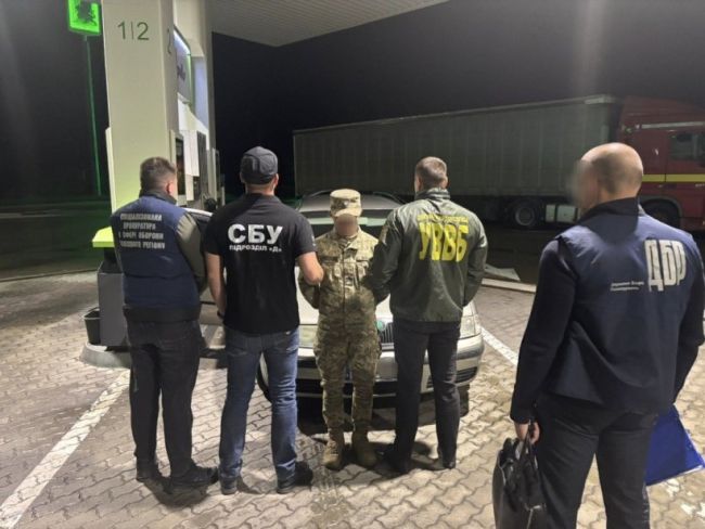 На Закарпатті викрили на хабарі двох прикордонників