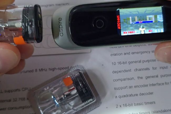 Умілець зміг запустити DOOM на електронній сигареті