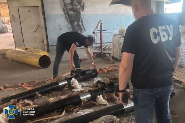 СБУ викрила ділка, який намагався продати до рф корабельну артилерію Сил оборони України