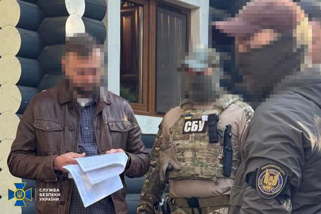 СБУ та Нацполіція викрили посадовця МЗС України, який «легалізовував» росіян в країнах Євросоюзу