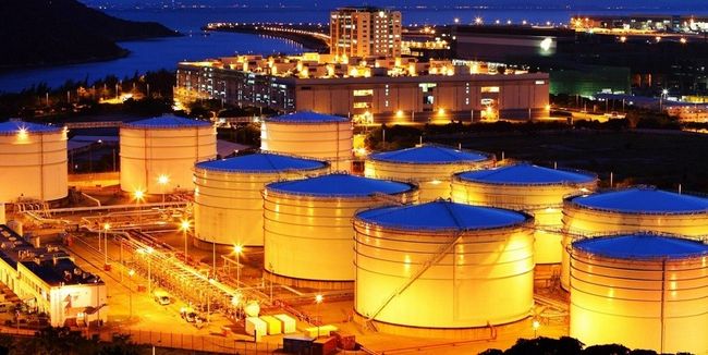 В россии остановились почти 40% мощностей нефтезаводов