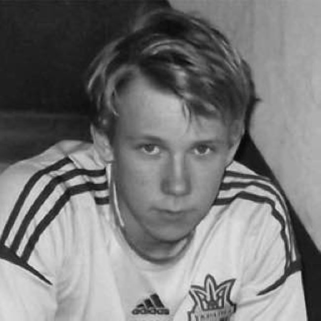 Присвоєно звання Герой України посмертно: Андрію Парубію, Геннадію Афанасьєву, Степану Чубенку та Володимиру Вакуленку Присвоєно звання Герой України посмертно: Андрію Парубію, Геннадію Афанасьєву, Степану Чубенку та Володимиру Вакуленку