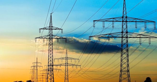 Споживання електроенергії високе, через негоду 48 населених пунктів без світла: стан енергосистеми 1 жовтня