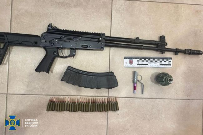 СБУ і Нацполіція затримали ще 4-х ділків, які намагалися налагодити продаж «трофейної» зброї в Україні