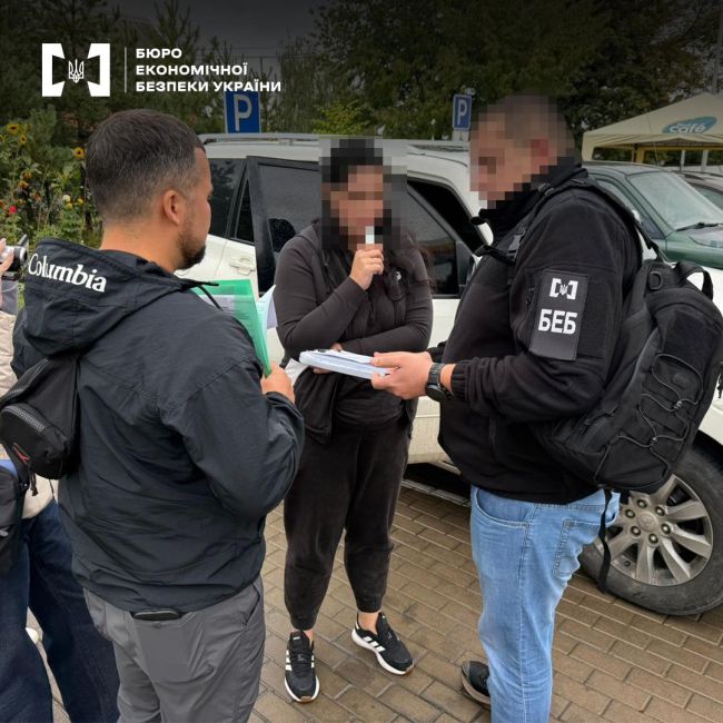 БЕБ - жінка незаконно ввезла 6 авто