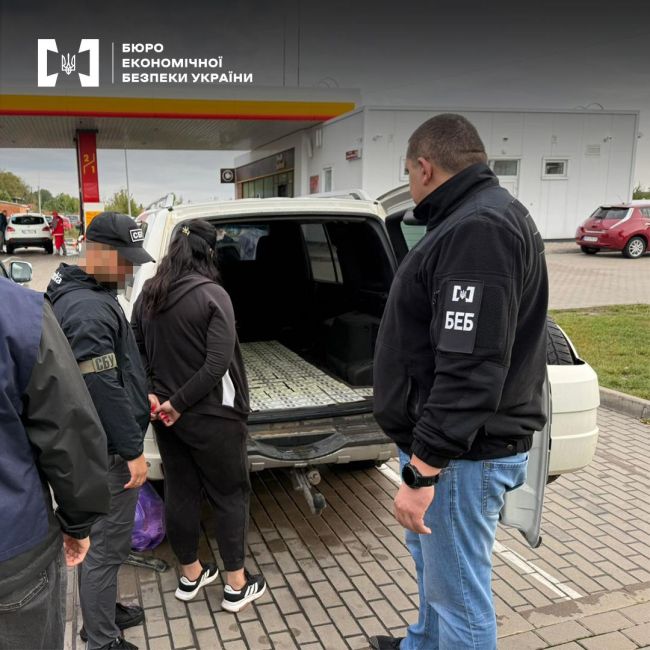 БЕБ - жінка незаконно ввезла 6 авто