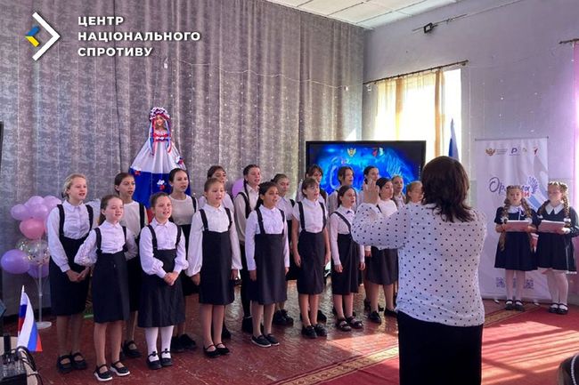 росіяни тиснуть на батьків першачків, аби їх діти вступали до орлят росії