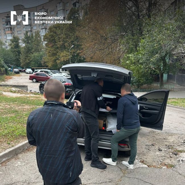 Вкрали бюджетні кошти в особливо великих розмірах на закупівлі FPV дронів