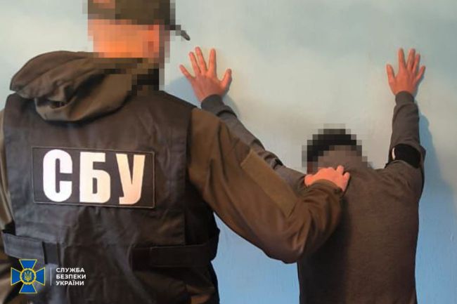 СБУ та Нацполіція викрили у Запоріжжі шахраїв, які під виглядом військових збирали допомогу на ЗСУ