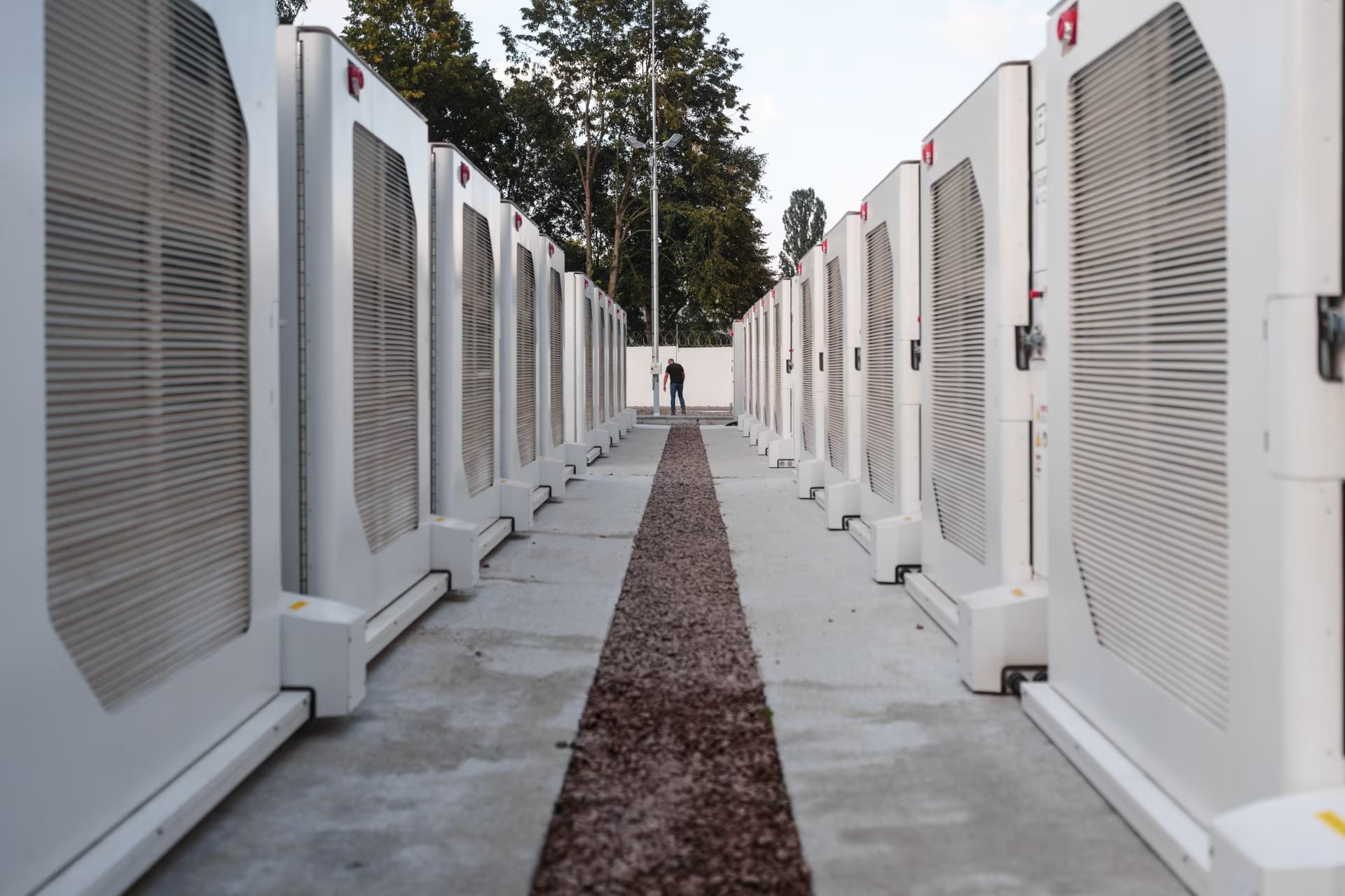 Україна створила секретну мережу батарей для збереження електропостачання після російського обстрілу Україна створила секретну мережу батарей для збереження електропостачання після російського обстрілу