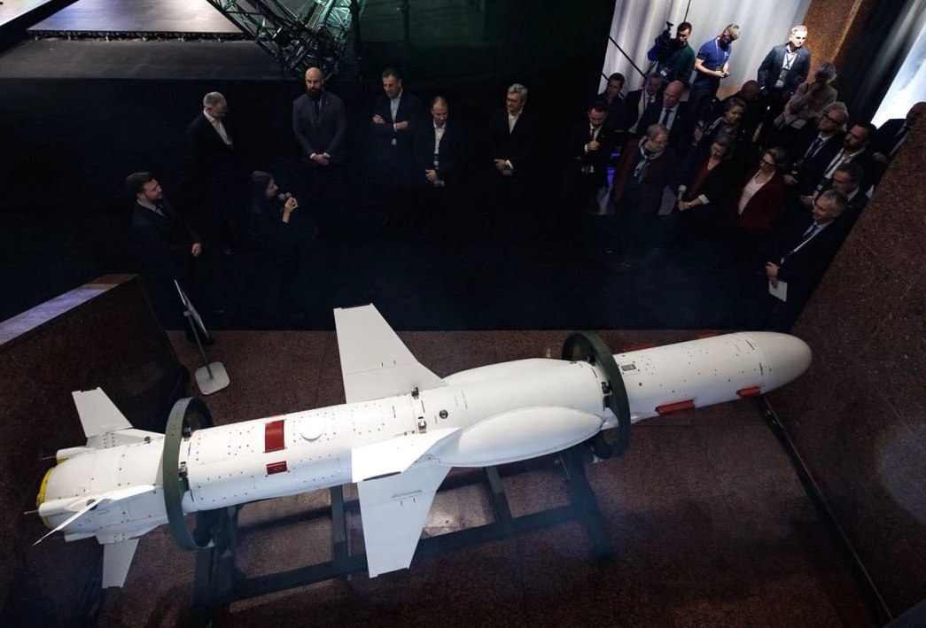 Министр обороны Шмыгаль показал премьеру Литвы (а заодно и нам) украинское оружие