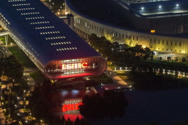 Китай скуповує золото і нафту. Готується до війни?