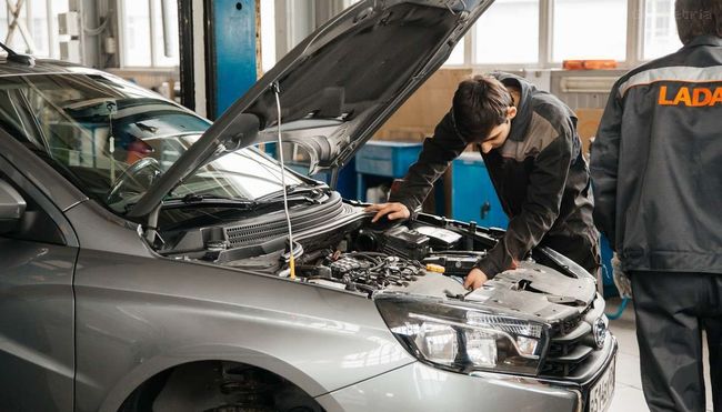 російський «АвтоВАЗ» тоне в економічній кризі і новому скандалі з дилерами