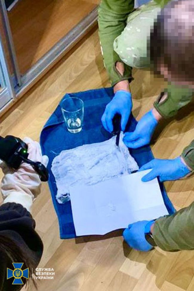 СБУ затримала дезертира, який на замовлення рф готував теракт у центрі Запоріжжя СБУ затримала дезертира, який на замовлення рф готував теракт у центрі Запоріжжя
