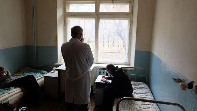 Зруйновані лікарні, зірвані постачання, невиплачені зарплати – нова норма російської провінції