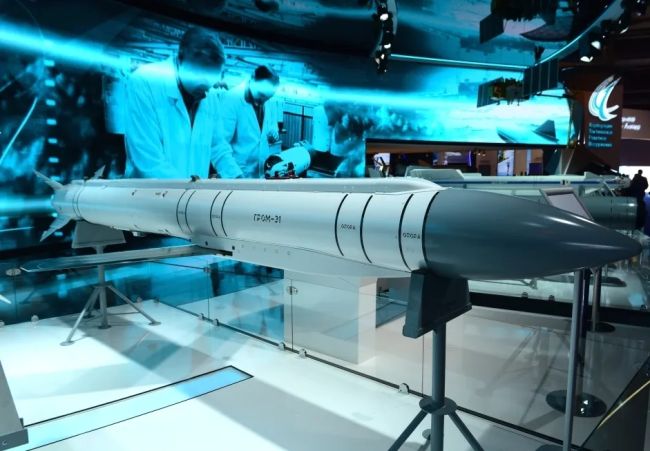 Які типи КАБів можуть долітати до тилових українських міст і від чого це залежить: розбір варіантів