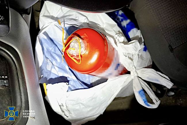 СБУ та Нацполіція затримали російського агента, який намагався підірвати авто військових ЗСУ на Харківщині