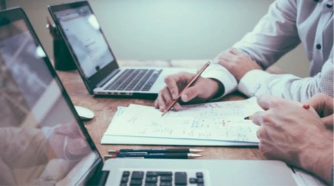 Брак кадрів і зростання цін б’ють по бізнесу сильніше, ніж обстріли — опитування