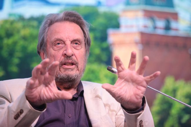 Батько Ілона Маска анонсував поїздку до російської Казані Батько Ілона Маска анонсував поїздку до російської Казані