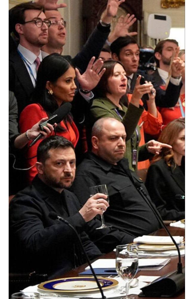 Politico даёт свою версию происходящего в пятницу в Белом доме Politico даёт свою версию происходящего в пятницу в Белом доме