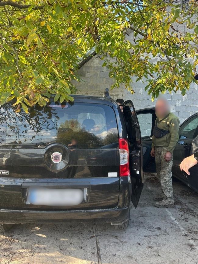 На Закарпатті правоохоронці викрили угруповання, яке переправляло осіб через кордон