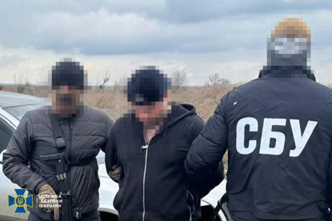 СБУ, ДБР та Нацполіція затримали ще 9 ділків, які намагалися налагодити нелегальний продаж «трофейної» зброї в Україні