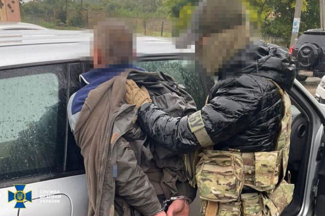 СБУ, ДБР та Нацполіція затримали ще 9 ділків, які намагалися налагодити нелегальний продаж «трофейної» зброї в Україні СБУ, ДБР та Нацполіція затримали ще 9 ділків, які намагалися налагодити нелегальний продаж «трофейної» зброї в Україні