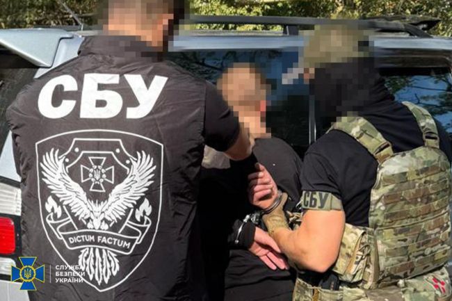 СБУ, ДБР та Нацполіція затримали ще 9 ділків, які намагалися налагодити нелегальний продаж «трофейної» зброї в Україні СБУ, ДБР та Нацполіція затримали ще 9 ділків, які намагалися налагодити нелегальний продаж «трофейної» зброї в Україні