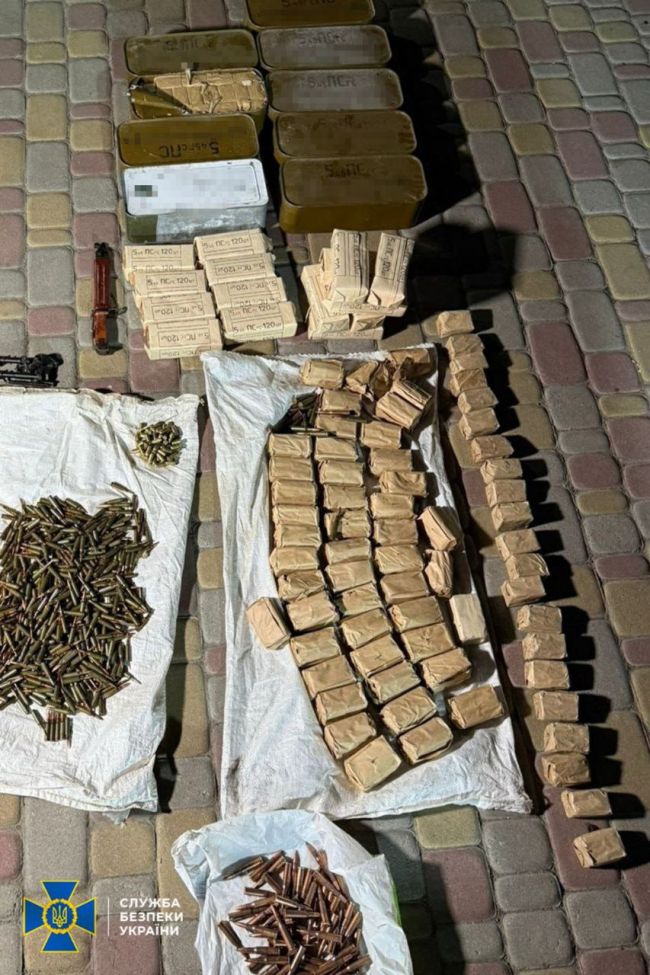 СБУ, ДБР та Нацполіція затримали ще 9 ділків, які намагалися налагодити нелегальний продаж «трофейної» зброї в Україні СБУ, ДБР та Нацполіція затримали ще 9 ділків, які намагалися налагодити нелегальний продаж «трофейної» зброї в Україні