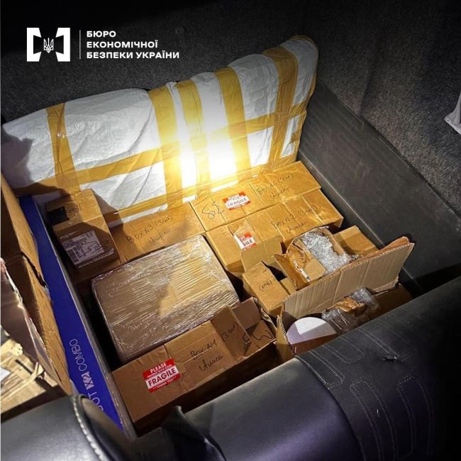 БЕБ - підприємець намагався таємно провести елітні французські вина