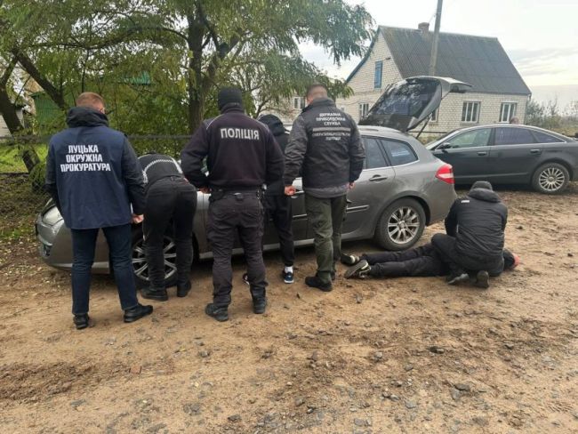 На Волині затримали жителя Рівного під час спроби переправити закордон двох чоловіків