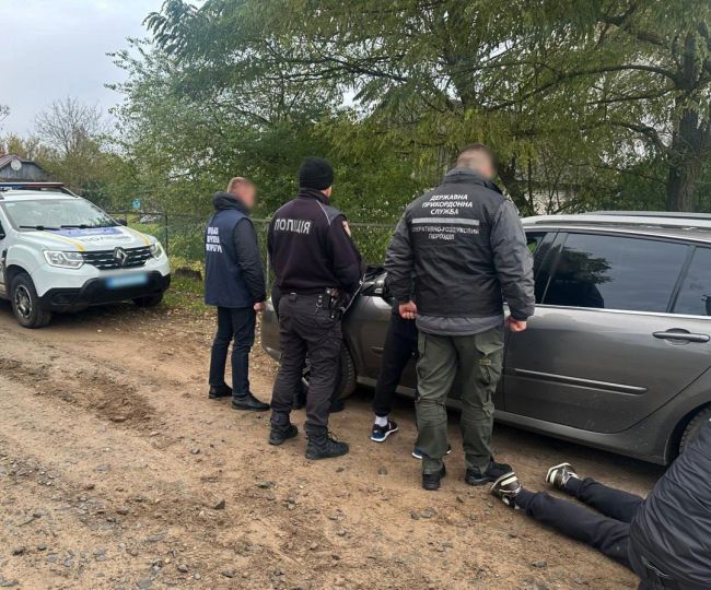 На Волині затримали жителя Рівного під час спроби переправити закордон двох чоловіків