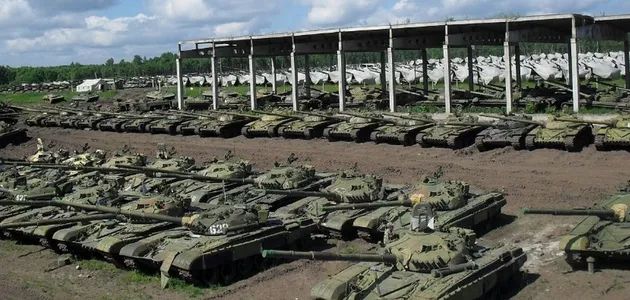 Армія росії накопичує танки і ББМ: у чому причина і де їх може надалі застосувати