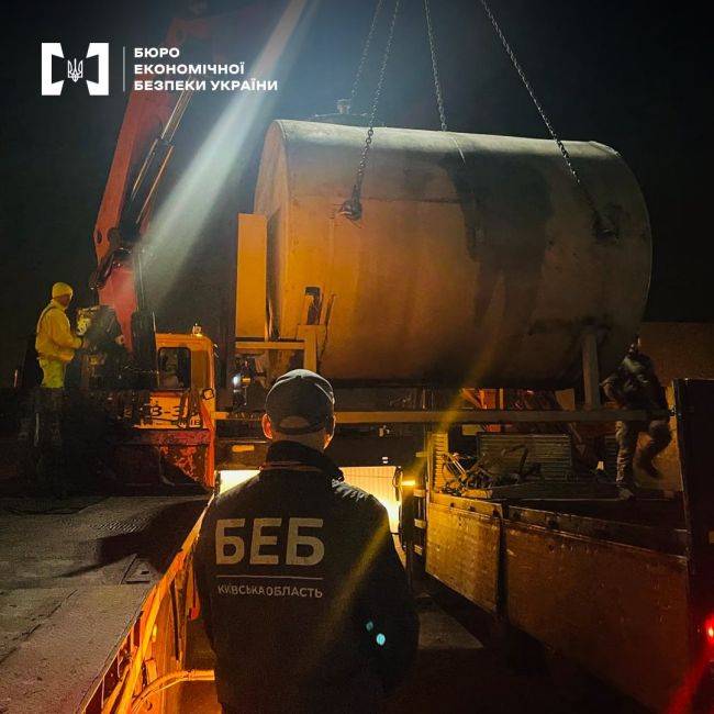 БЕБ ліквідувало нелегальну автозаправку БЕБ ліквідувало нелегальну автозаправку