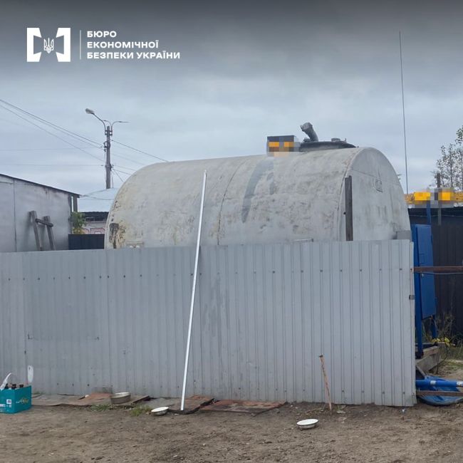 БЕБ ліквідувало нелегальну автозаправку БЕБ ліквідувало нелегальну автозаправку