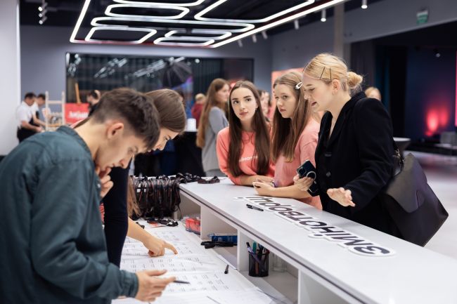 47% підлітків прагнуть розбудовувати життя в Україні — результати масштабного дослідження «Змінотворців»