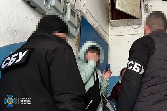СБУ викрила російську агентку, яка під виглядом прибиральниці шпигувала в оселях українських воїнів
