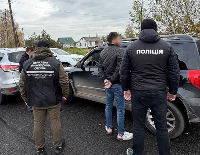 Директору благодійного фонду та представнику всеукраїнської громадської організації оголошено про підозру