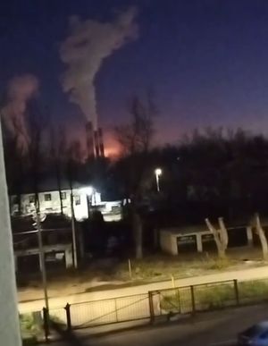 Стерлитамак, Башкортостан — местные паблики сообщают об атаке украинских дронов на «Стерлитамакский нефтехимический завод» Стерлитамак, Башкортостан — местные паблики сообщают об атаке украинских дронов на «Стерлитамакский нефтехимический завод»