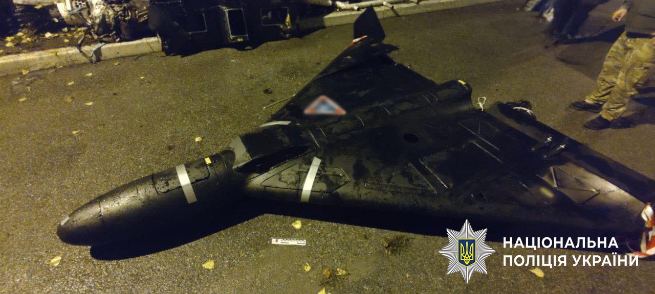 Правда чи фейк? У Нацполіції поставили крапку в історії з «Шахедом» на даху цивільного авто у Києві Правда чи фейк? У Нацполіції поставили крапку в історії з «Шахедом» на даху цивільного авто у Києві