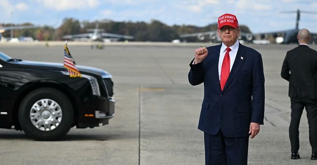 У США після відкриття посилки на базі операцій, де є президентський літак Трампа, захворіли декілька людей