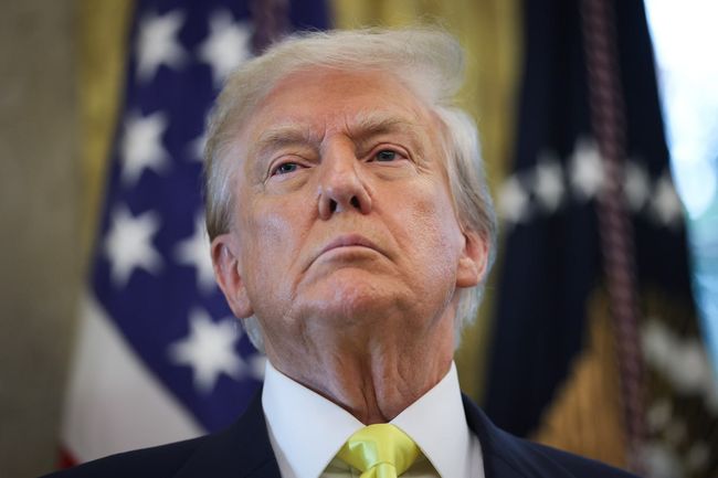 Трамп заявив, що «зобовʼязаний» подати до суду на BBC за редагування його виступу