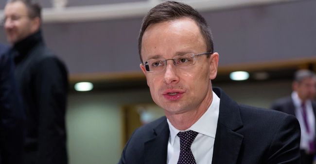 Сіярто вимагає від ЄС припинити фінансову допомогу Україні на тлі корупційного скандалу в енергетиці