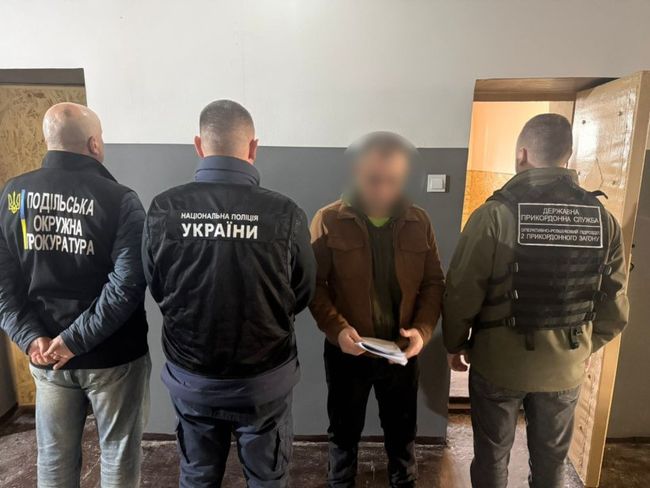Організатору незаконного переправлення чоловіків за кордон у СІЗО повідомлено про підозру