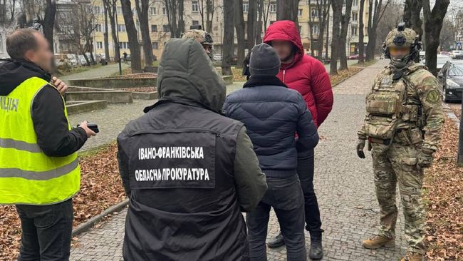 В Івано-Франківську за підозрою у корупції затримали посадовців Держслужби з питань праці